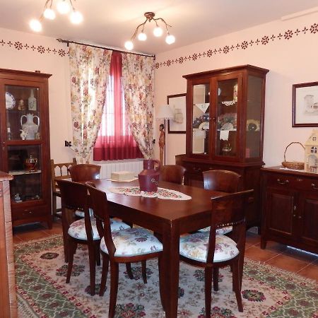 Apartamentos Turisticos Villa Y Corte Ampudia Екстер'єр фото