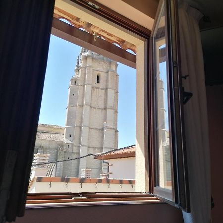 Apartamentos Turisticos Villa Y Corte Ampudia Екстер'єр фото