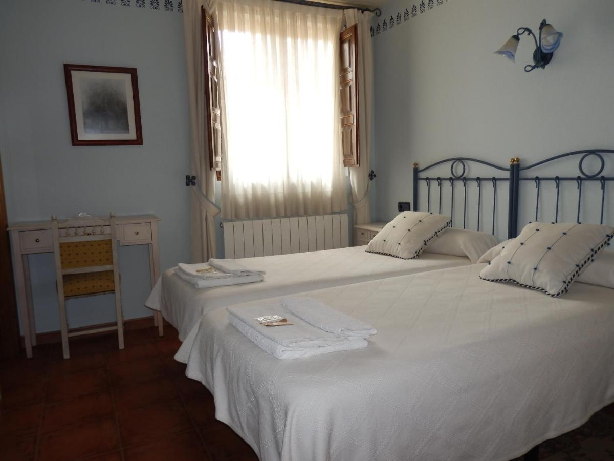 Apartamentos Turisticos Villa Y Corte Ampudia Екстер'єр фото
