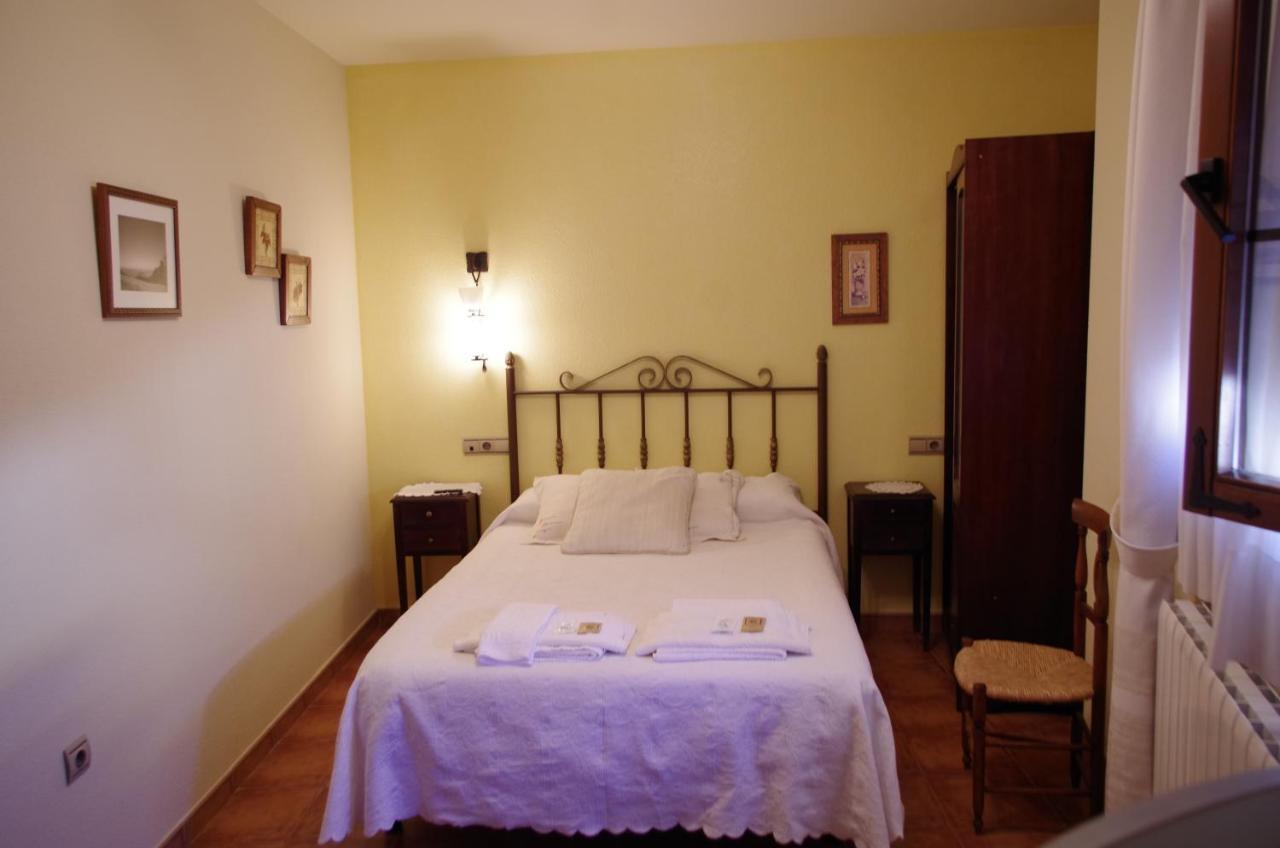 Apartamentos Turisticos Villa Y Corte Ampudia Екстер'єр фото