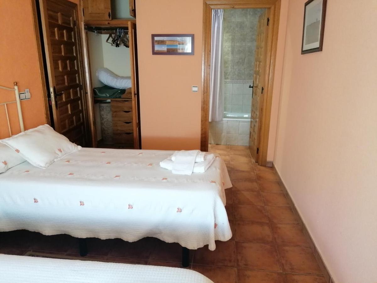 Apartamentos Turisticos Villa Y Corte Ampudia Екстер'єр фото