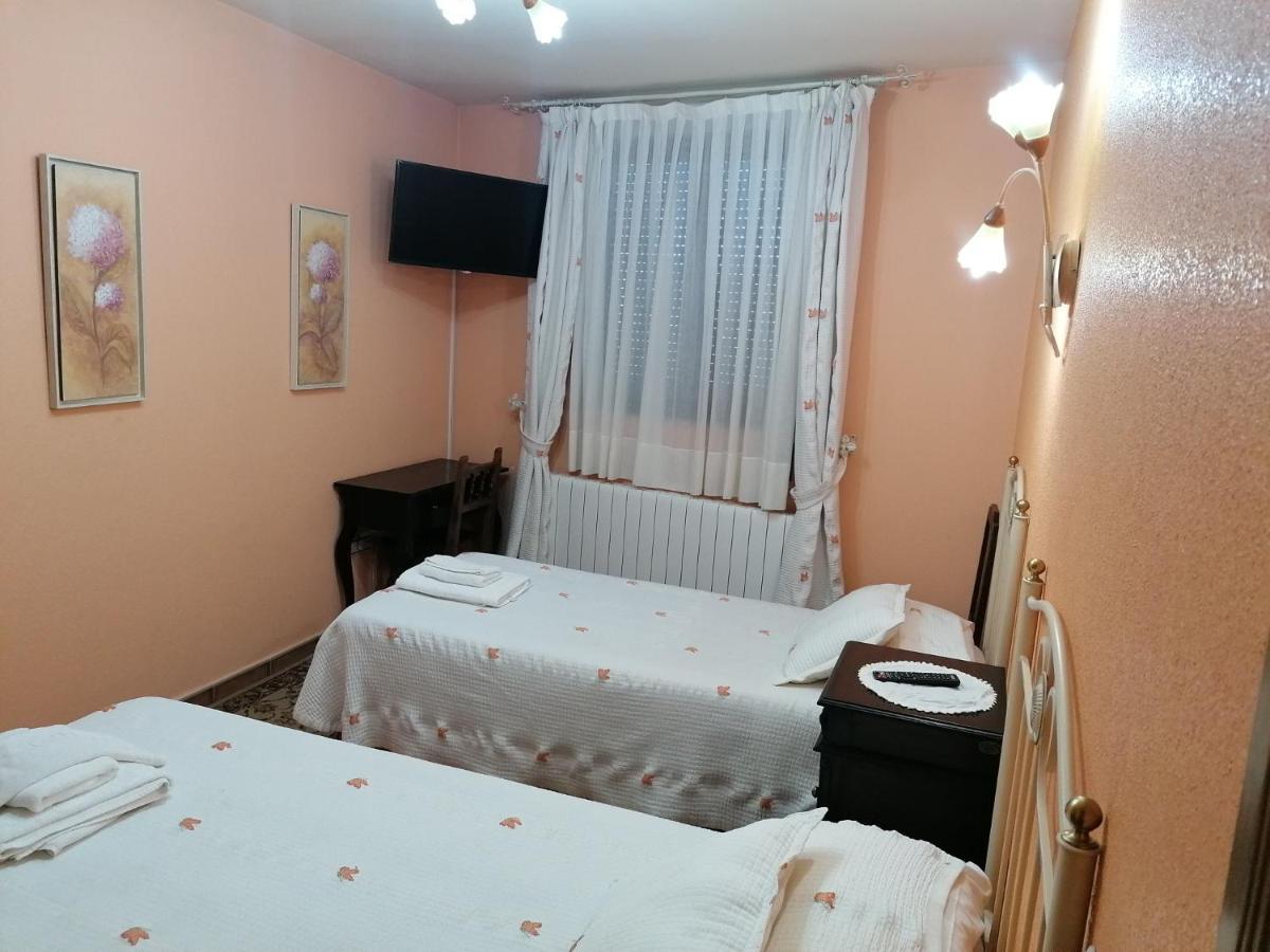 Apartamentos Turisticos Villa Y Corte Ampudia Екстер'єр фото