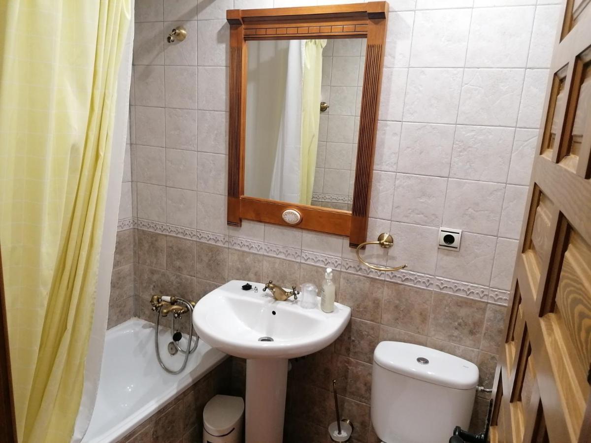 Apartamentos Turisticos Villa Y Corte Ampudia Екстер'єр фото