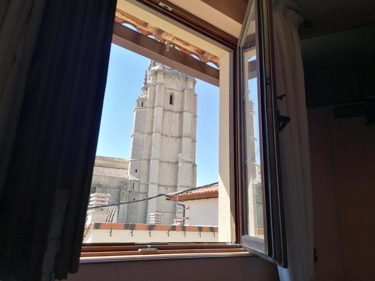 Apartamentos Turisticos Villa Y Corte Ampudia Екстер'єр фото