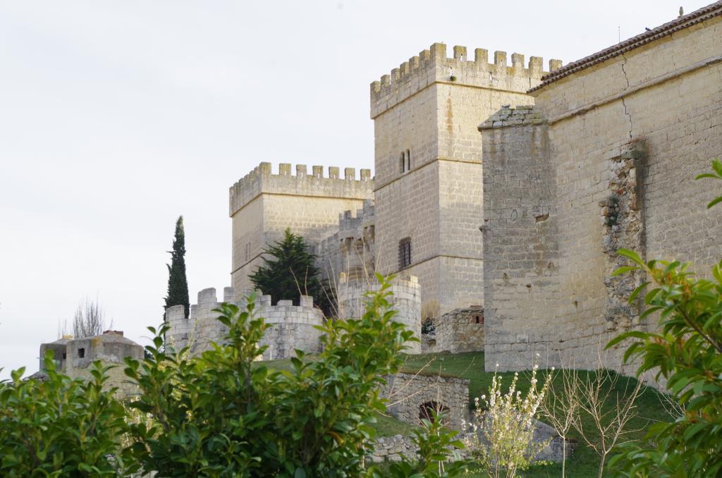 Apartamentos Turisticos Villa Y Corte Ampudia Екстер'єр фото