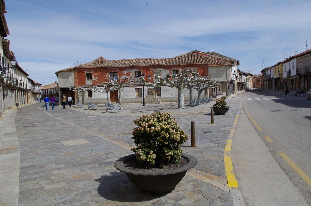 Apartamentos Turisticos Villa Y Corte Ampudia Екстер'єр фото