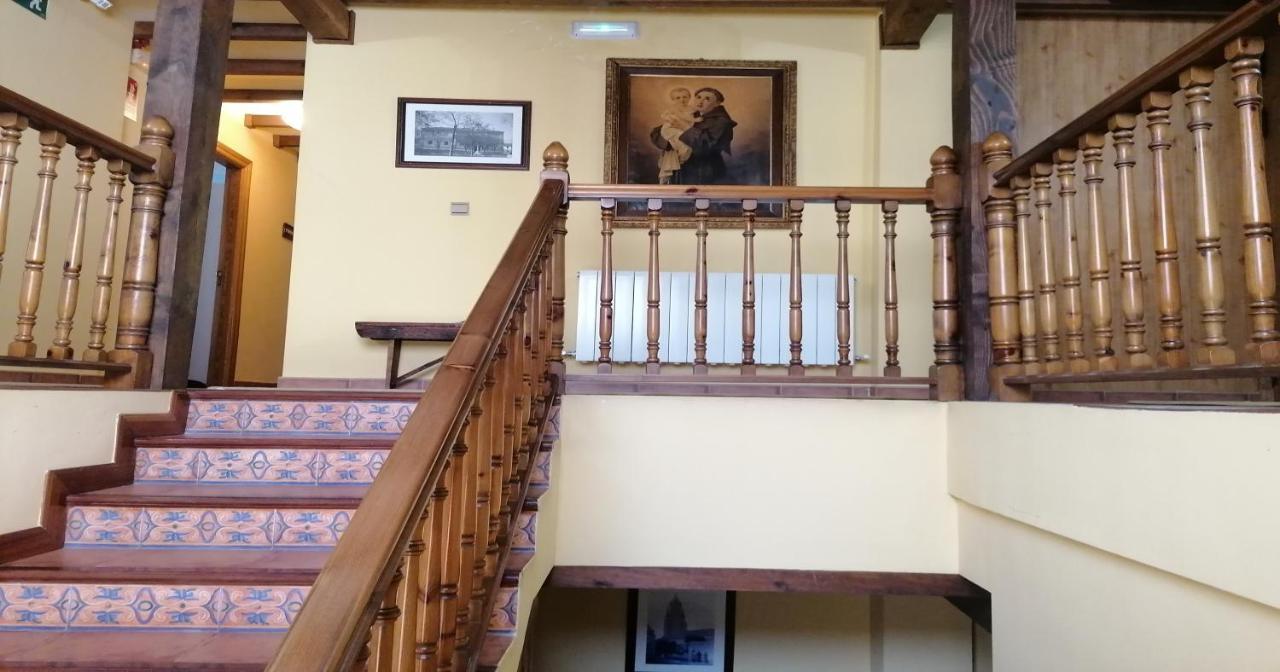 Apartamentos Turisticos Villa Y Corte Ampudia Екстер'єр фото