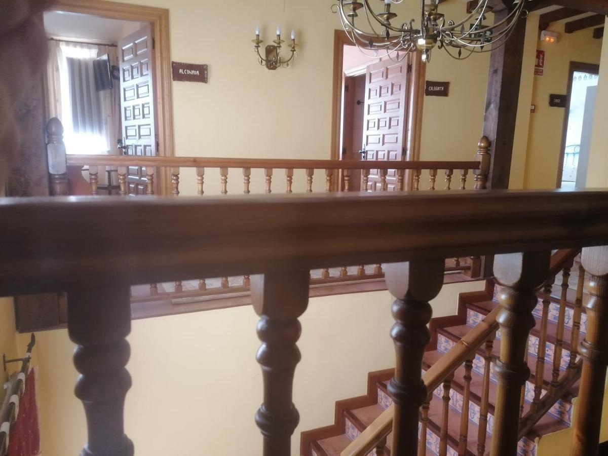 Apartamentos Turisticos Villa Y Corte Ampudia Екстер'єр фото