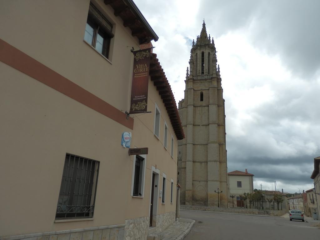 Apartamentos Turisticos Villa Y Corte Ampudia Екстер'єр фото