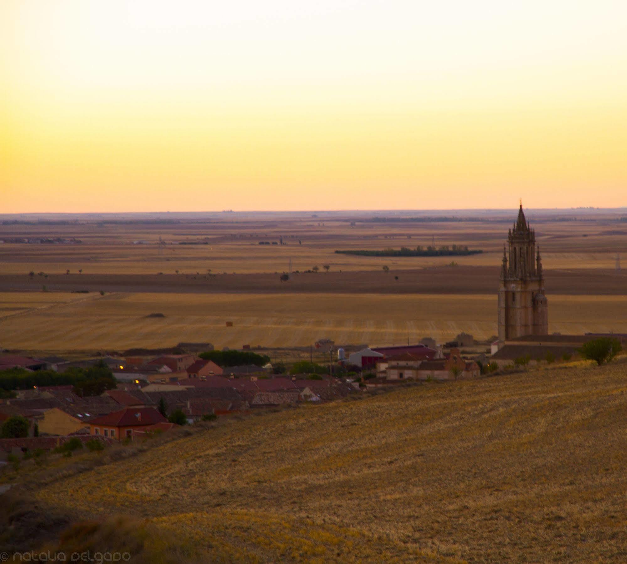 Apartamentos Turisticos Villa Y Corte Ampudia Екстер'єр фото
