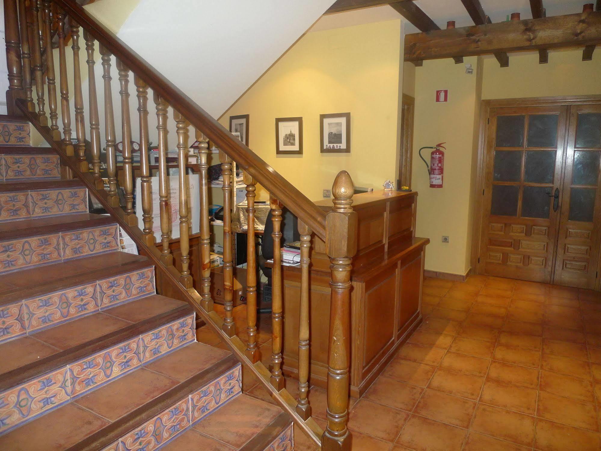 Apartamentos Turisticos Villa Y Corte Ampudia Екстер'єр фото