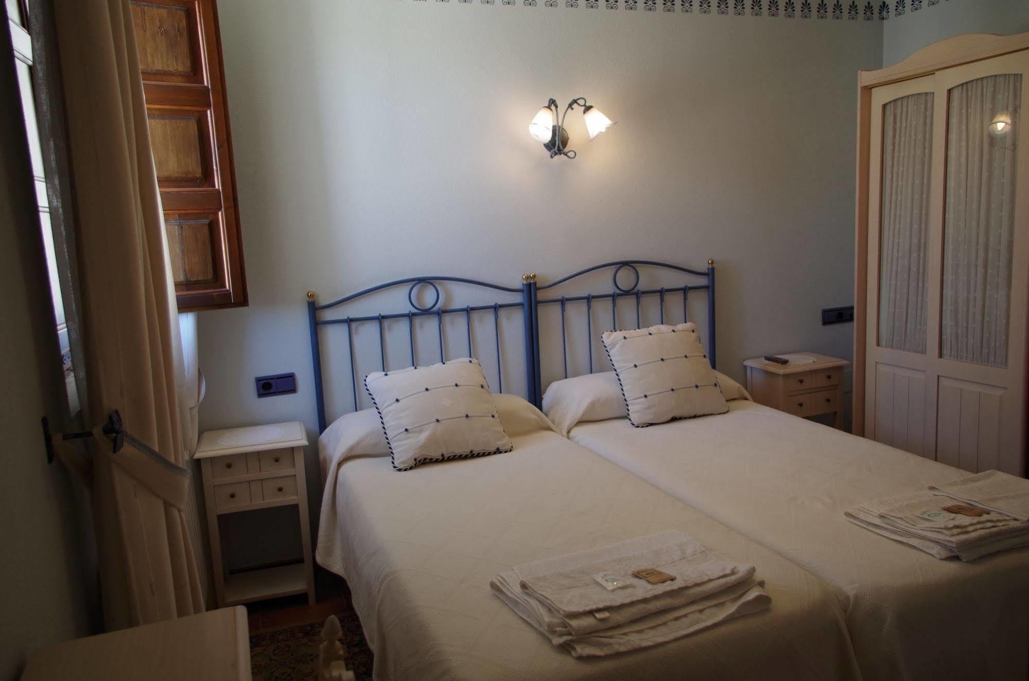 Apartamentos Turisticos Villa Y Corte Ampudia Екстер'єр фото
