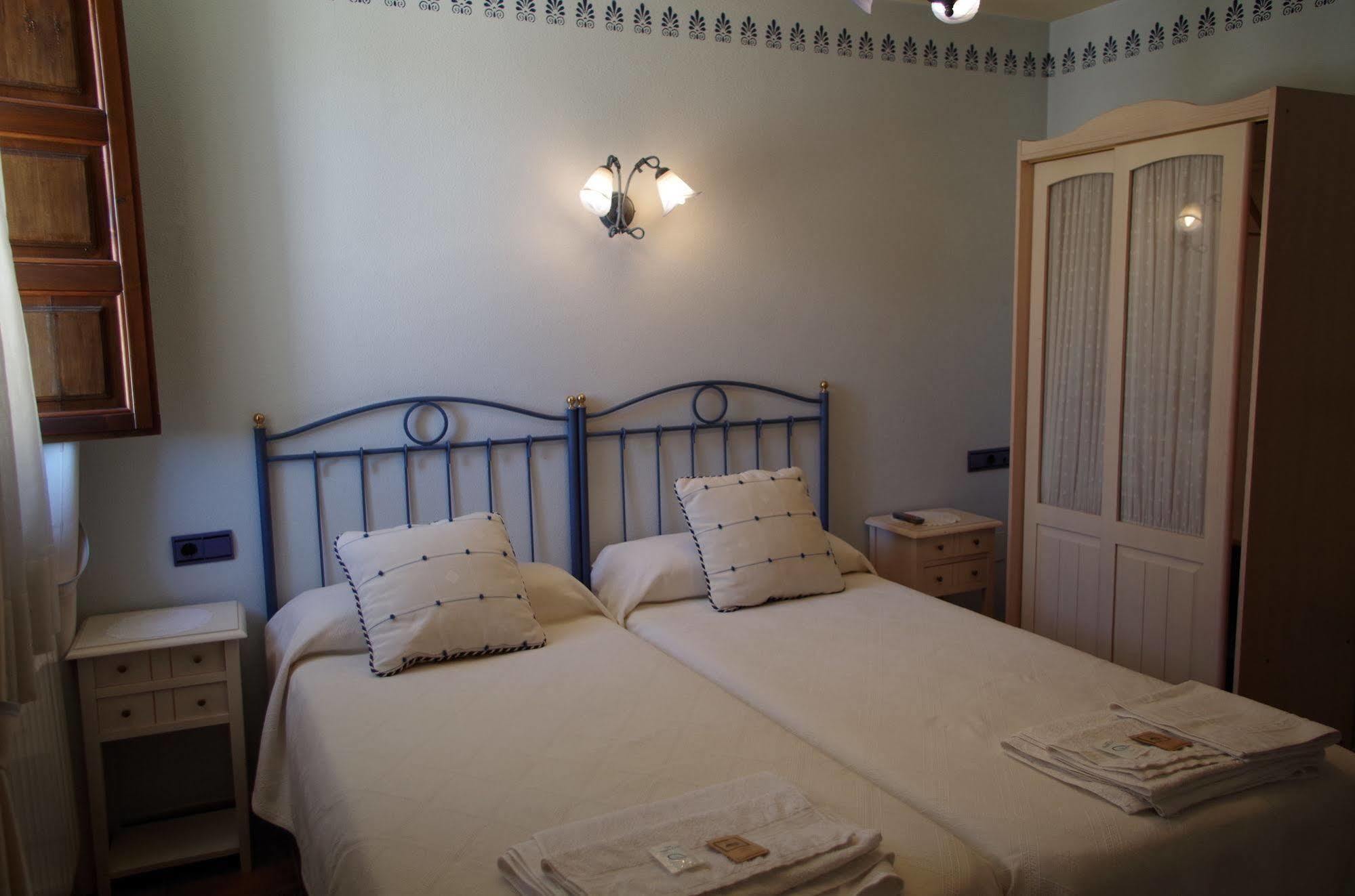 Apartamentos Turisticos Villa Y Corte Ampudia Екстер'єр фото