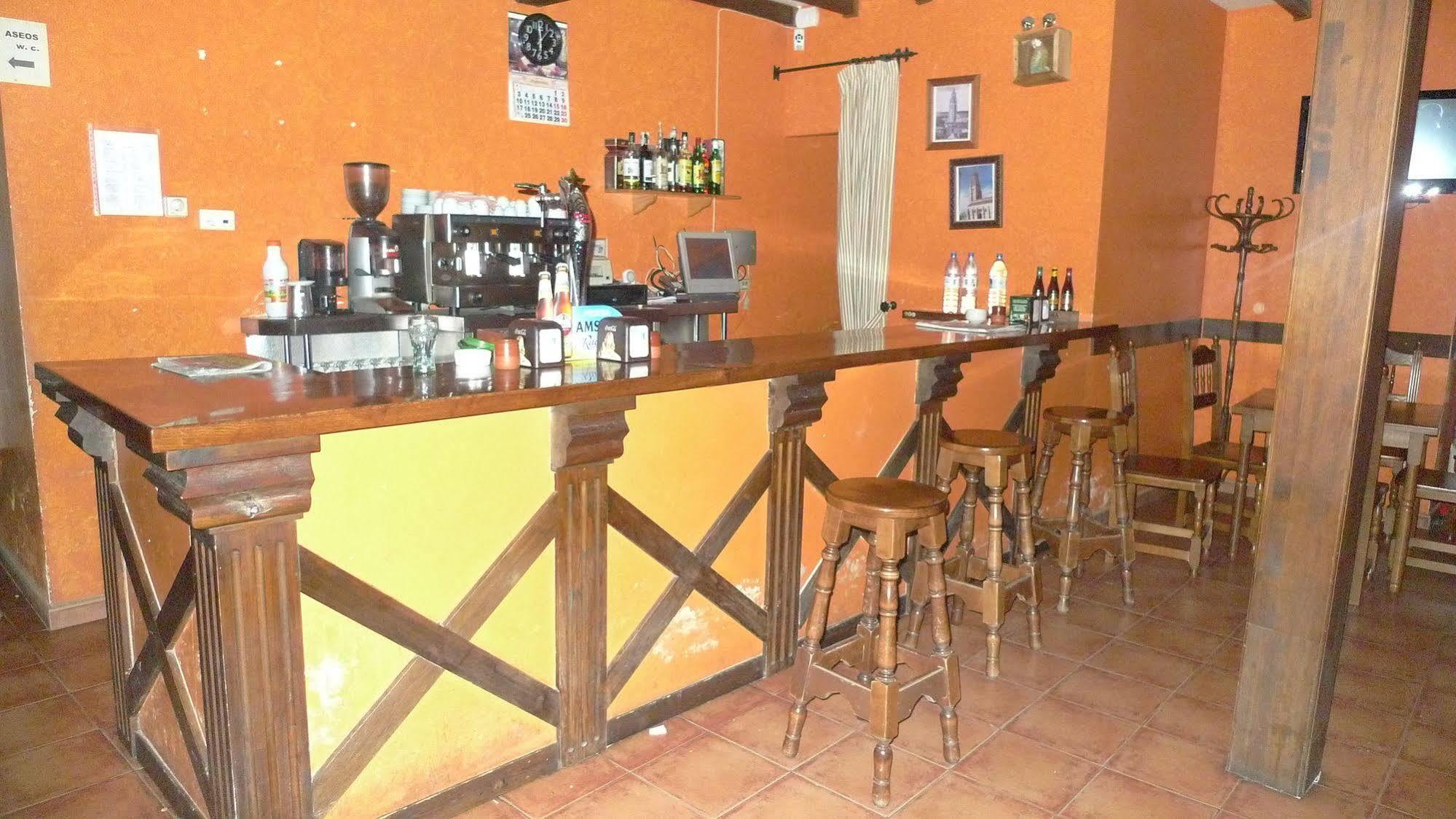 Apartamentos Turisticos Villa Y Corte Ampudia Екстер'єр фото