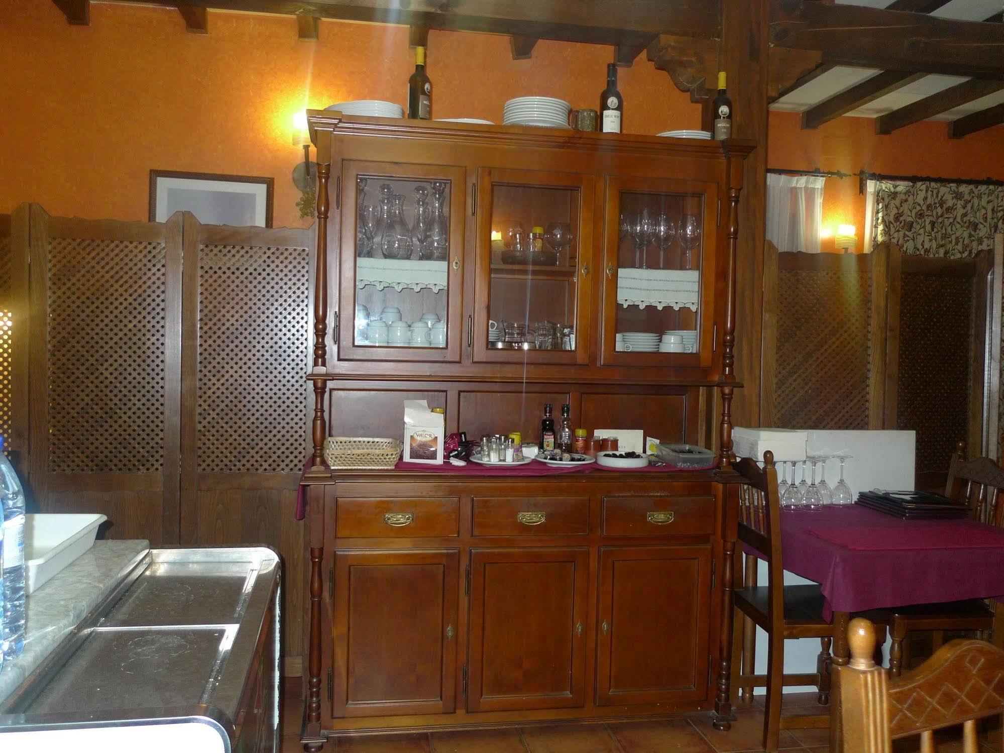 Apartamentos Turisticos Villa Y Corte Ampudia Екстер'єр фото